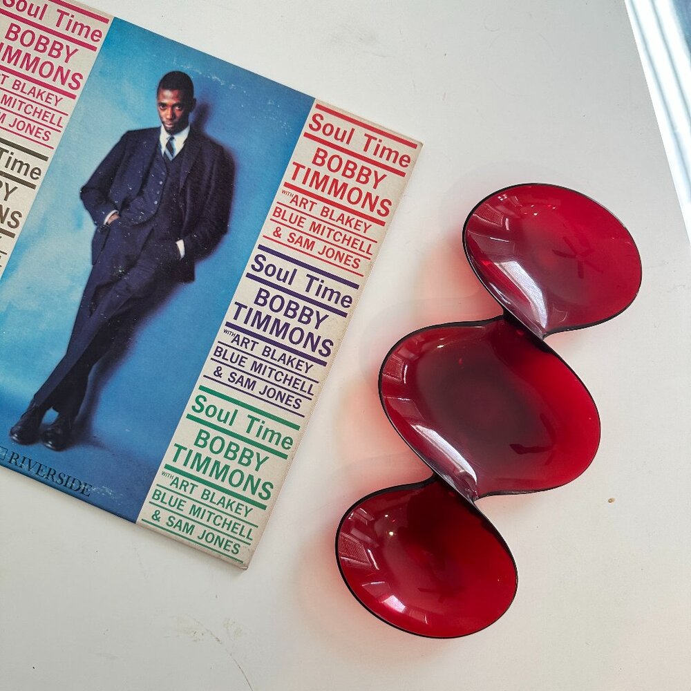 Wovo Red Small Twist Serving Dish 12" x 6" (record shown for scale)